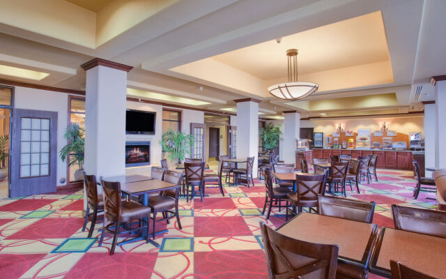 Holiday Inn Express & Suites Yuma by IHG