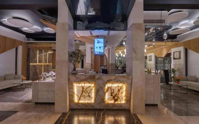 Hays AIR By Ahuja Residences - Golf Course Ext. Road & Sector 51