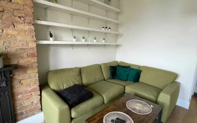 Stylish 1BD Flat With Private Terrace - Kilburn