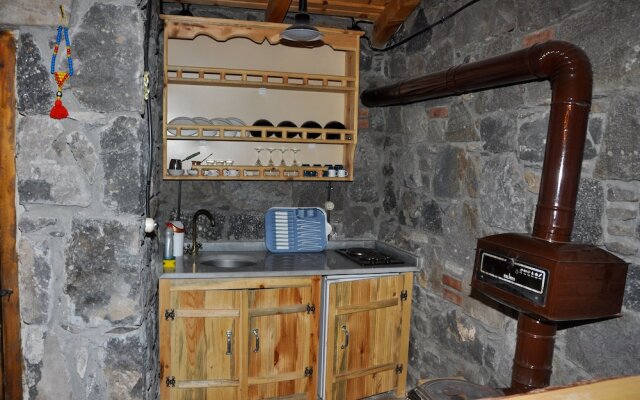 Doğunun Taş Evleri