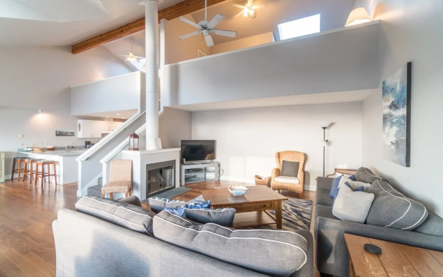 SeaQuell 3 Br condo by RedAwning