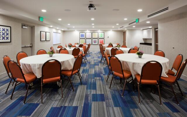 Holiday Inn Express & Suites Minneapolis – West End by IHG