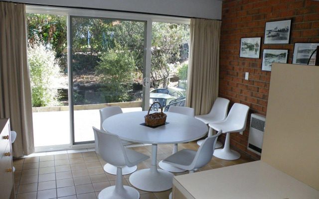 Pacific Heights Holiday Apartments and Munn’s Tower House