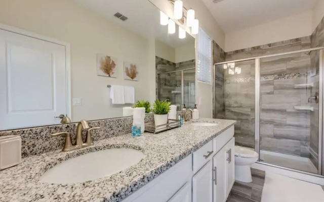 Luxury 5BR Home Private Pool Prime Location