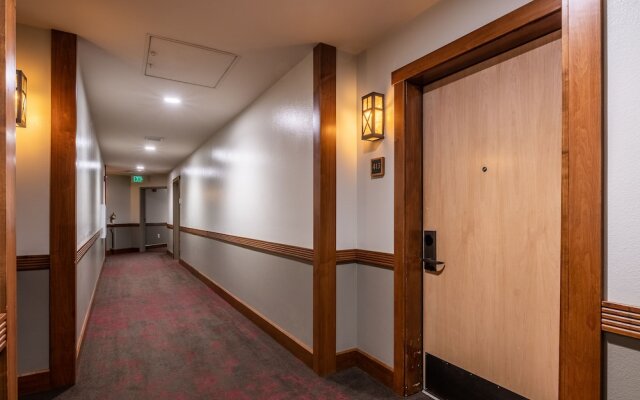 Juniper Springs Lodge by Mammoth Five Star