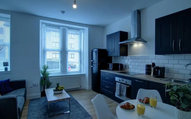 Dundee - 1 Bed - Sleeps 4 - Free Parking