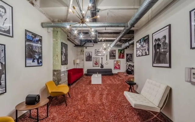 Visit Dallas From A Spacious 2-Bdrm Loft!