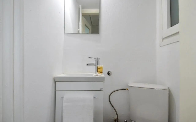 A spacious minimal apatment at Chalandri
