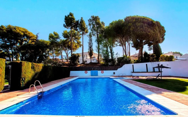 Magnificent 3BD Duplex With Pool in Marbella Aloha Golf II