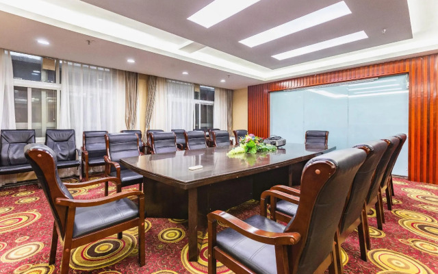 Minghao Holiday Hotel (Pingdingshan Kaiyuan Road Pedestrian Street)