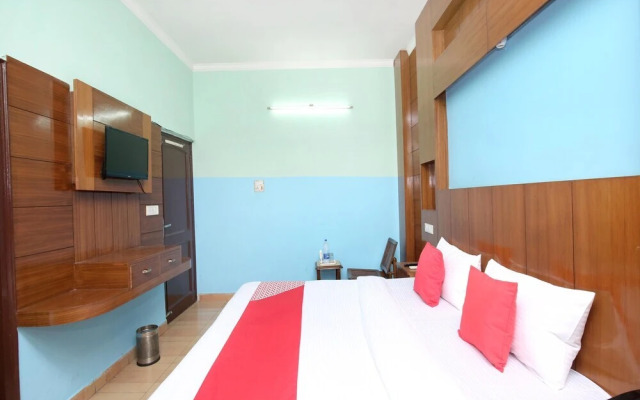 OYO 5906 Hotel Skyfox