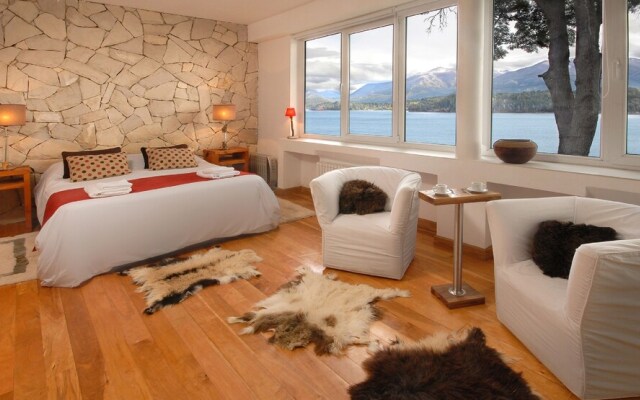 Magnificent 3Bedr Villa on the lake H47