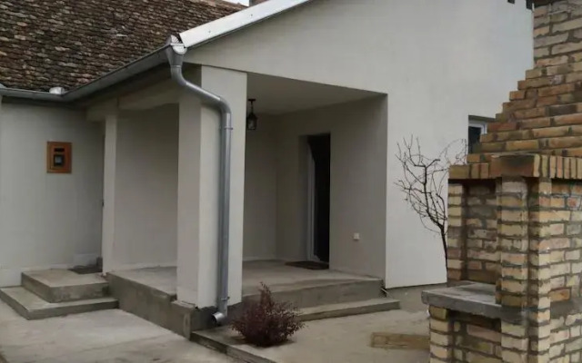 Rooms And Apartments at River