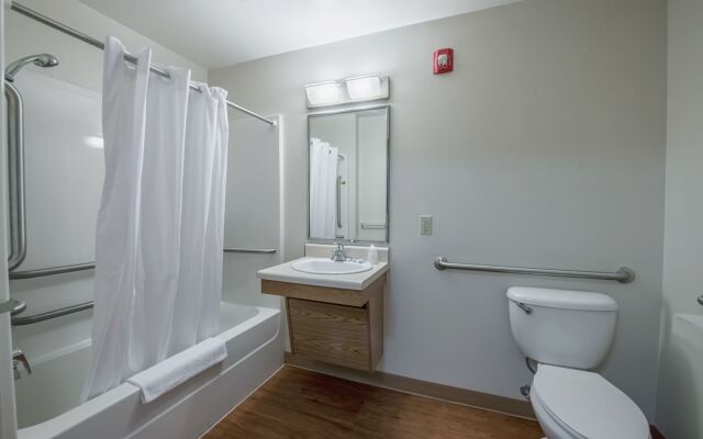 HomeTowne Studios by Red Roof Columbus