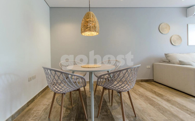 Acogedor apartamento con balcón y parilla 1D002