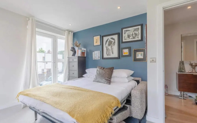 Sleek & Spacious 2BD Flat - Clapham