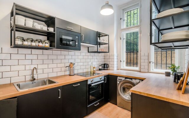 Modern APT in Center by Michal&Friends