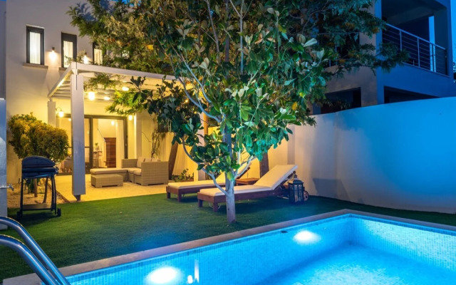 Romantic Homely Villa Aura with Heated Pool