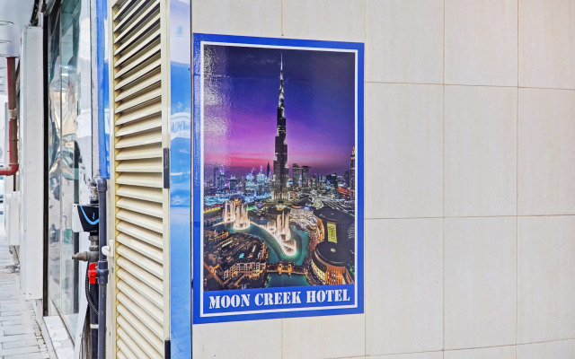 Super OYO 800 Moon Creek Hotel