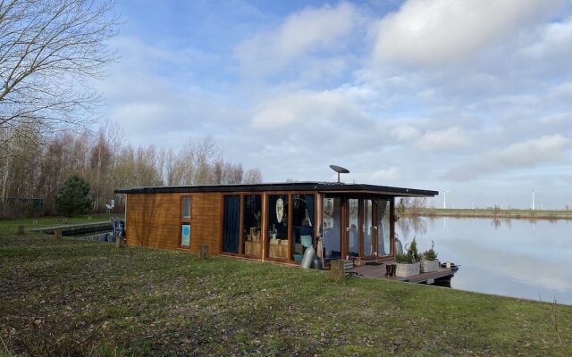 Romantic Luxury Eco-friendly River Front Houseboat