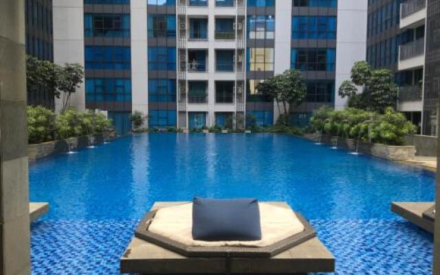 Luxury 2 BR Condo at Casa Grande Residence - Kasablanka Mall