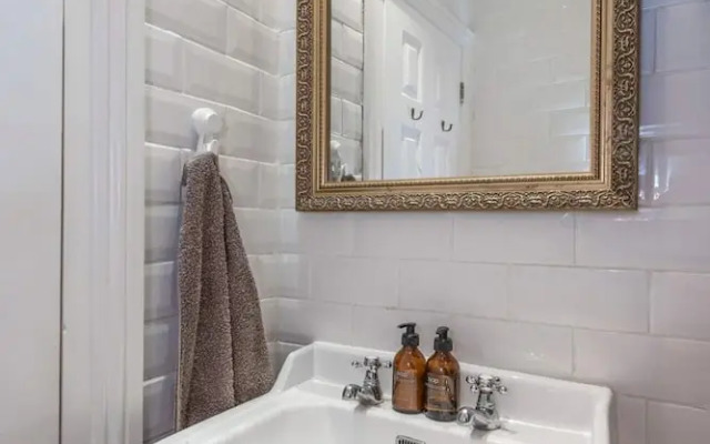 Stylish River Apartment - West Putney Embankment