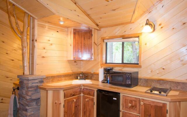 Upper Canyon Inn & Cabins