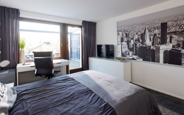 criston apartments - central living P