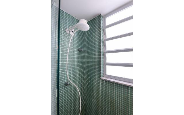 1 Quarto a 200m da Praia de Copacabana | SC 86/712