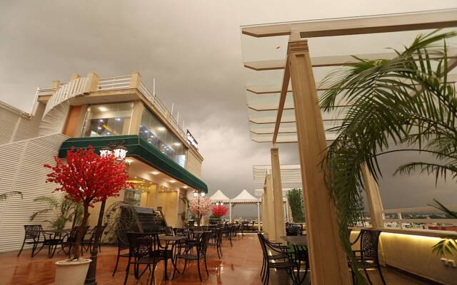 Hotel Gms Grand