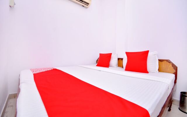 White House Continental by OYO Rooms