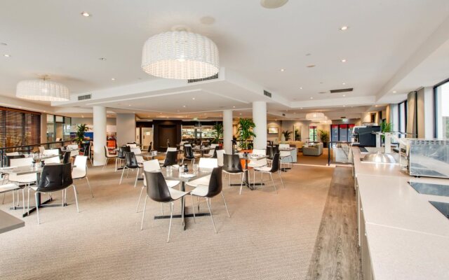 Oakbridge Hotel & Apartments