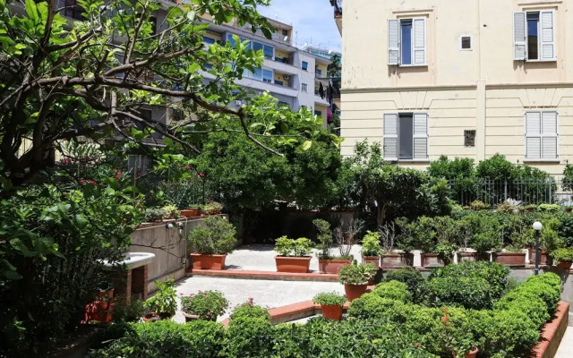Appartamento Con Giardino A Mergellina