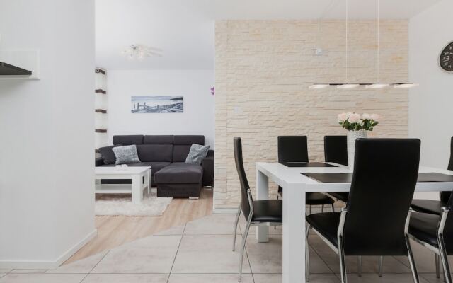 Riverside Apartments by Renters