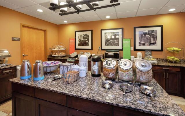 Hampton Inn & Suites Austin-Airport