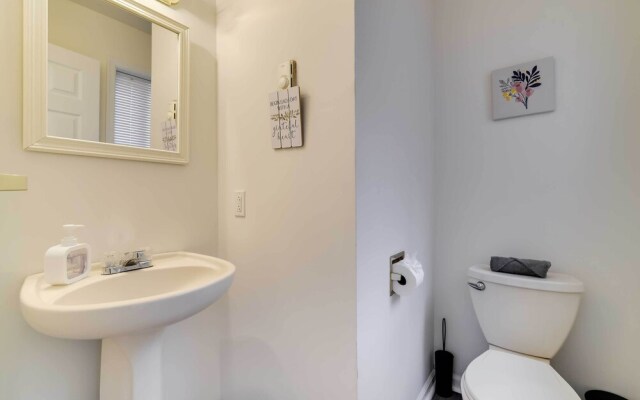 Stunning Tobyhanna Home w/ Lake Access + Kayaks!