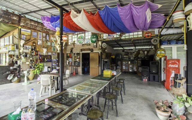 999 Baan Pak Rom Ruen