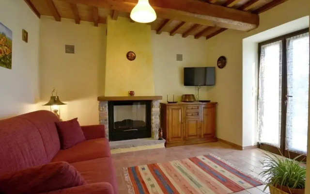Villa with Private Pool near Cortona in Calm Countryside & Hilly Landscape