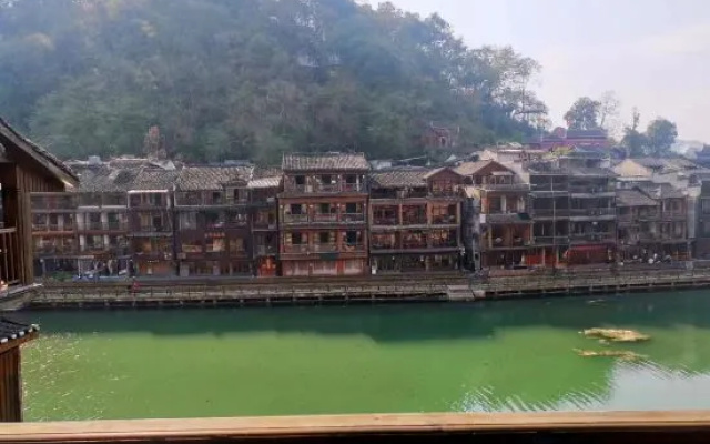 Phoenix Ancient City Lingjiang Muyue Riverside Homestay – Outside – Xiangxi