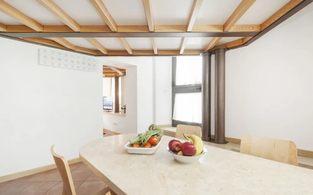 Inviting 3-bed Apartment in Roma 4mins to Colosseo