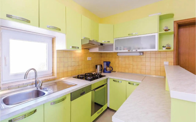 Three-Bedroom Apartment with Sea View in Baska Voda