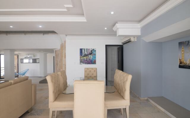 Penthouse con Piscina Privada El Laguito