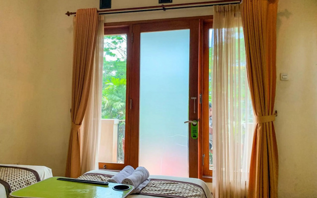 OYO 261 Sasono Putro Guest House