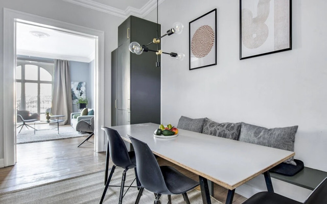 Sanders Promenade - Chic 2-bdr Apt w Water View