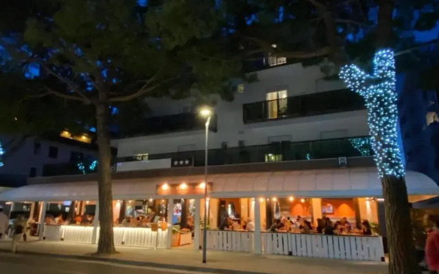 La Maison Hotel