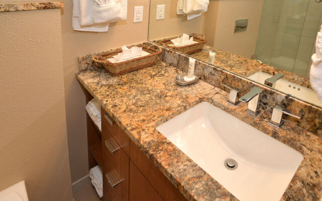 Lionshead Arcade #306 - 7 Br Condo