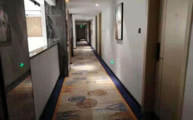 Yicheng Hotel (Maoming China First Beach)