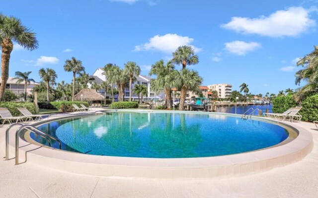 Bright Condo in Community With Pool/steps to Beach