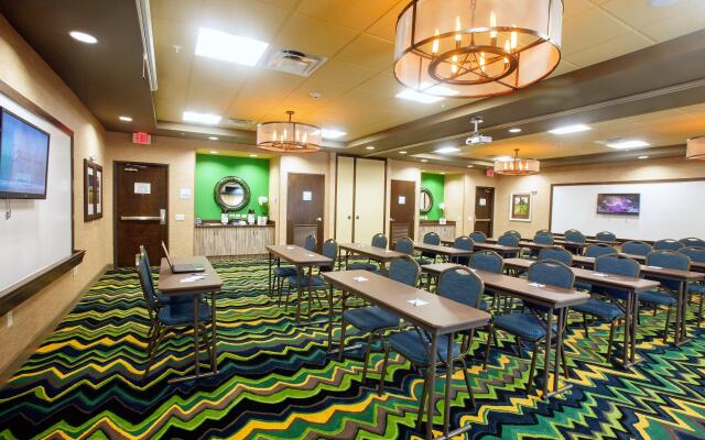 Holiday Inn Express & Suites Perry-National Fairground Area #34 by IHG