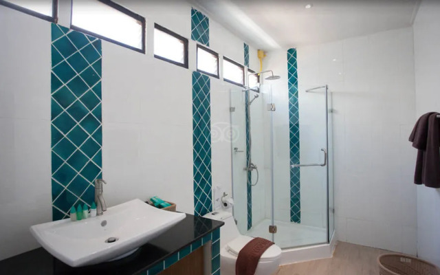 Phi Phi Long Beach Bungalow